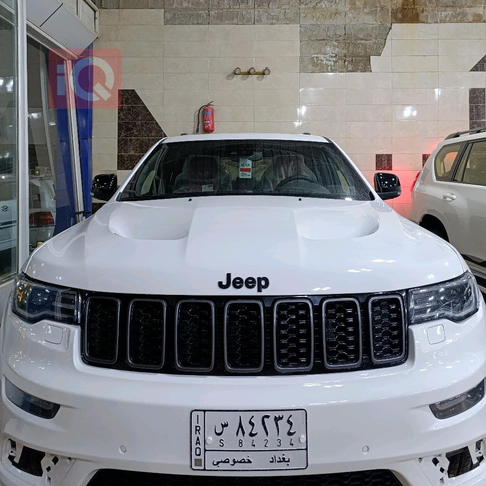 جیپ گراند شیرۆکی